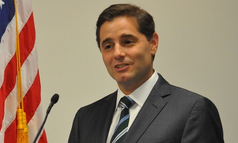 FCC Chairman Julius Genachowski said he wanted to make sure "this agreement was effective for consumers. "