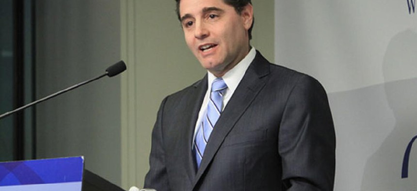 According to sources, Julius Genachowski will announce his resignation on Friday