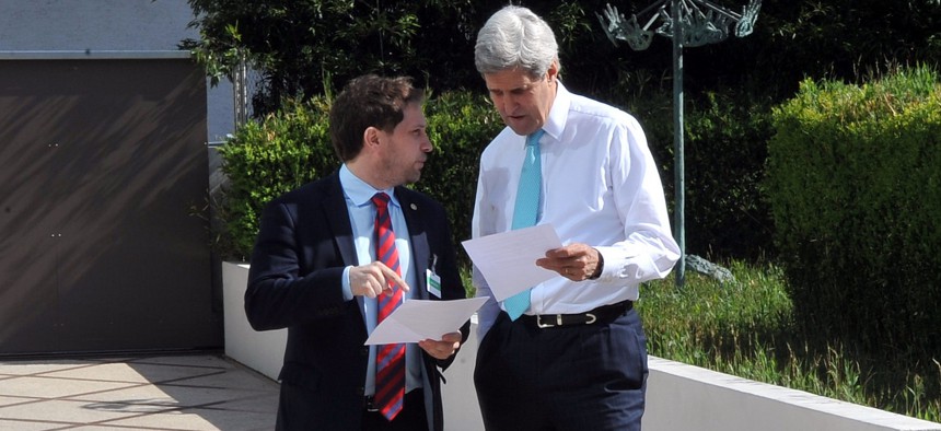 John Kerry speaks with Deputy Chief of Staff Jon Finer in Geneva in 2014.