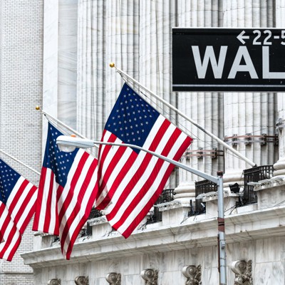 A Bipartisan Bill Would Ban Top Feds From Trading Stocks - Government ...