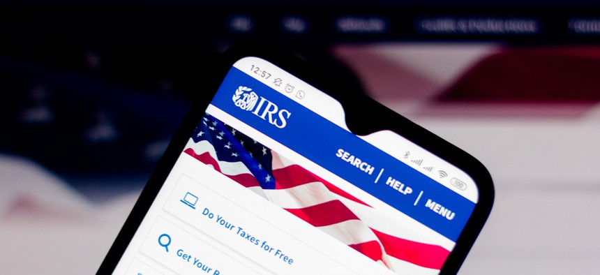 An IRS pilot program allowing some taxpayers to direct file their tax returns will require the use of contractor identity verification services instead of Login.gov. 