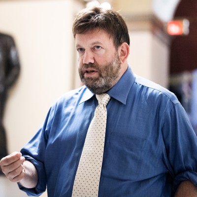 जीओपी सर्वेक्षणकर्ता का कहना है कि सर्वेक्षण डेटा से पता चलता है कि अमेरिकी अनुसूची एफ को फिर से स्थापित करने के ट्रम्प के प्रयासों का समर्थन नहीं करेंगे