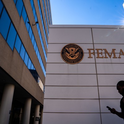 जैसा कि ट्रम्प अपने फेमा चयन पर विचार कर रहे हैं, फ्लोरिडा में एक राजनीतिक बारूदी सुरंग का इंतजार हो रहा है