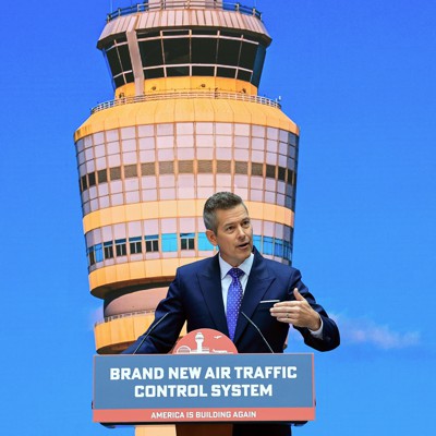 ट्रम्प प्रशासन ने हवाई यातायात नियंत्रण प्रणाली को आधुनिक बनाने के लिए बहु-अरब डॉलर की योजना का अनावरण किया
