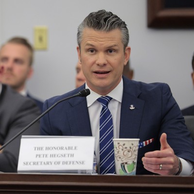 सांसदों ने फ्लैट पेंटागन बजट पर रक्षा सचिव में चीर दिया