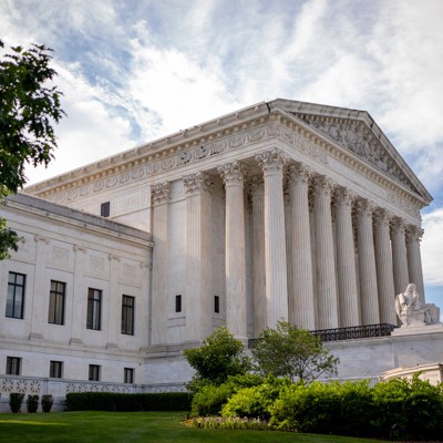 संघीय एजेंसियां ​​बड़े पैमाने पर छंटनी, सुप्रीम कोर्ट के नियमों को फिर से शुरू कर सकती हैं