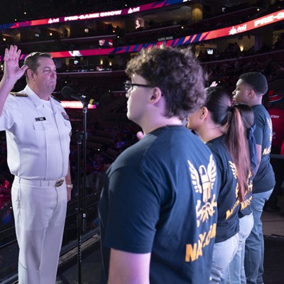 नौसेना अपने नागरिक-मामलों के कम से कम एक तिहाई को काटने के लिए