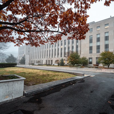 श्रम समूह पहले संशोधन में ‘गैपिंग होल’ की चेतावनी देते हैं यदि अदालत ने ट्रम्प के विरोधी संघ के आदेशों को उकसाया