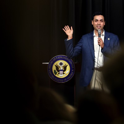 Revived bill aims to ease financial strain on federal employees during shutdown