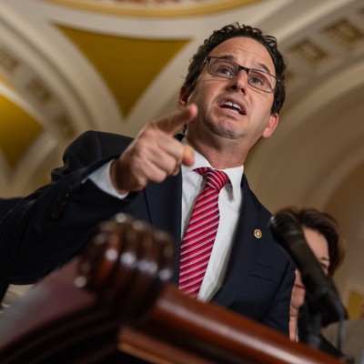 Reintroduced bill would shield federal employees from shutdown-related foreclosures and evictions