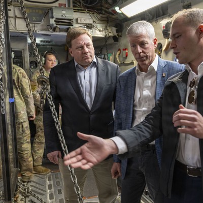 पेंटागन के निवेश सौदे कांग्रेस की जांच के दायरे में हैं