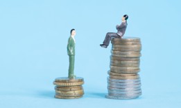 Many people estimate their monthly spending with a round figure, but it could be 20–30% higher than their initial guess.