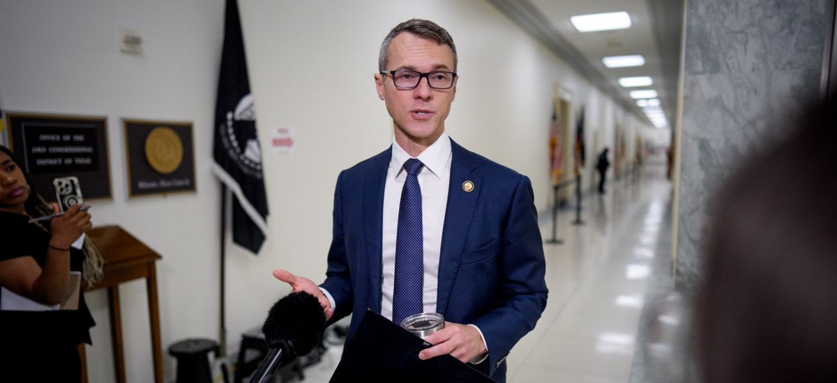 Rep. James Walkinshaw, D-Va., led a group of more than 100 lawmakers urging congressional leaders to advance legislation overriding President Trump's planned pay freeze for most civilian federal workers next year.