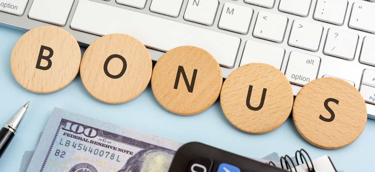 Agency heads can now distribute bonuses between $10,000 and $25,000 to high-performing federal employees without approval from the Office of Personnel Management. 