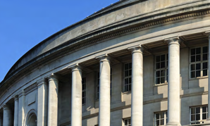 When Government Faces Uncertainty, Contracts Provide Context